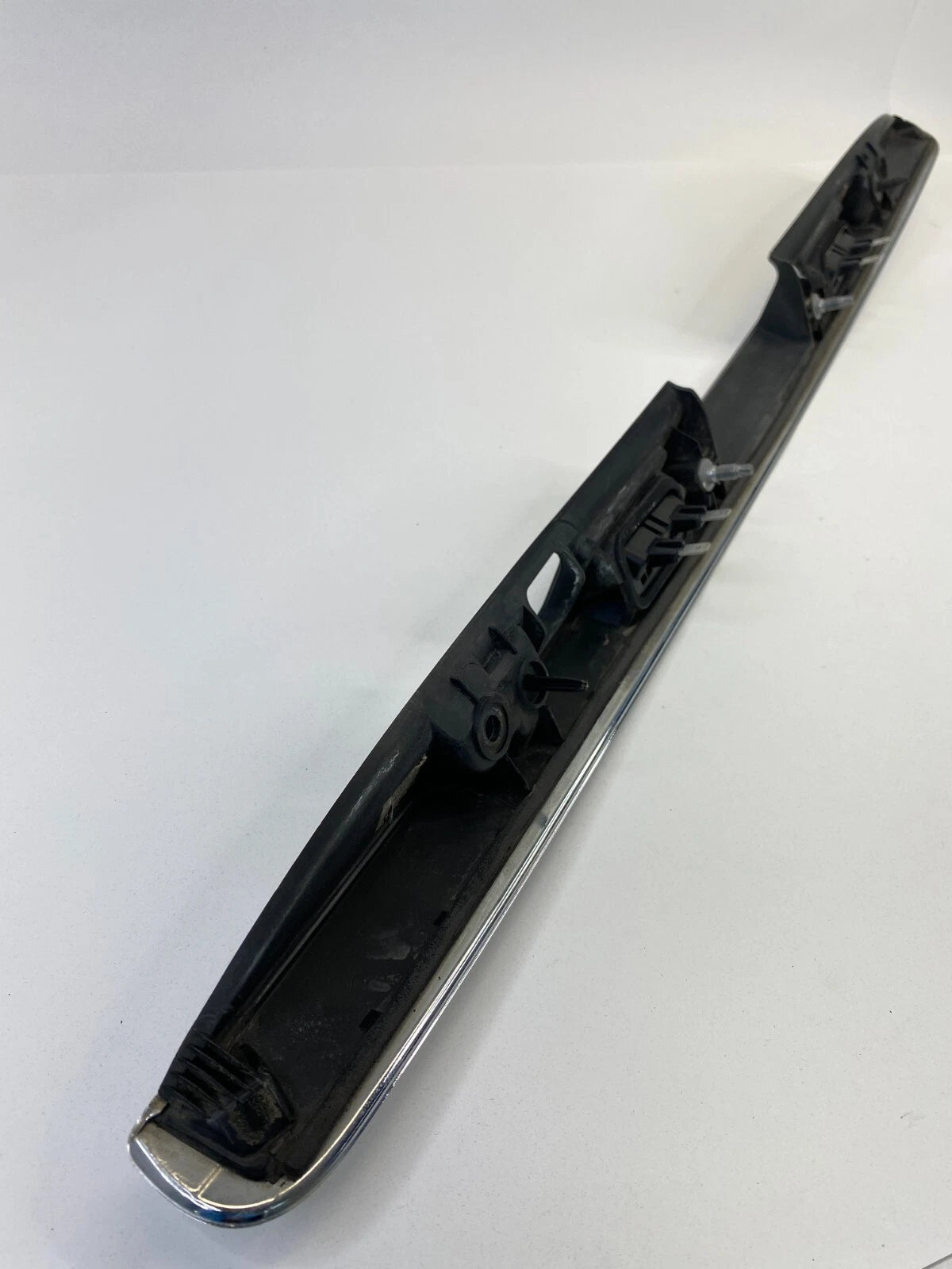 2006-2011 MERCEDES-BENZ ML 350 SUV 4-DR OUTER LIFTGATE HANDLE BEZEL MOLDING TRIM