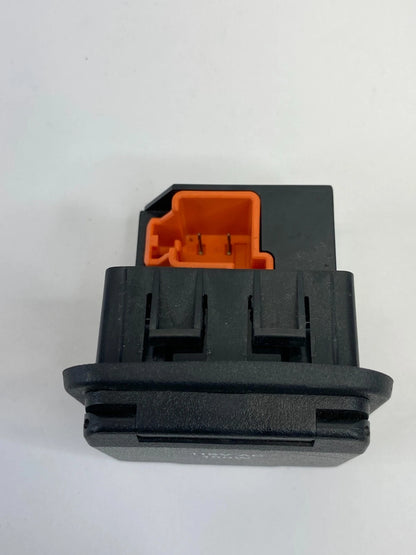 2006-2011 MERCEDES-BENZ ML350 POWER OUTLET PLUG SOCKET ASSY 000-820-53-51 OEM
