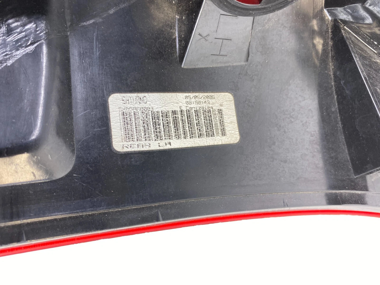 02-07 SATURN VUE REAR LEFT DRIVER SIDE TAIL LIGHT TAILLIGHT TAILLAMP 15851055