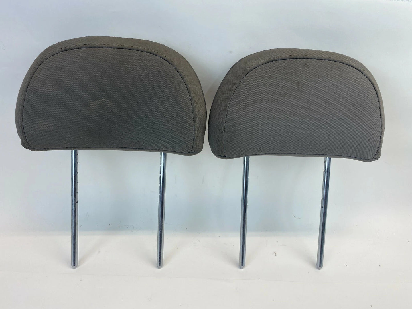 2008-2010 SATURN VUE FRONT SEAT HEADREST LEFT & RIGHT HEAD REST SET OEM