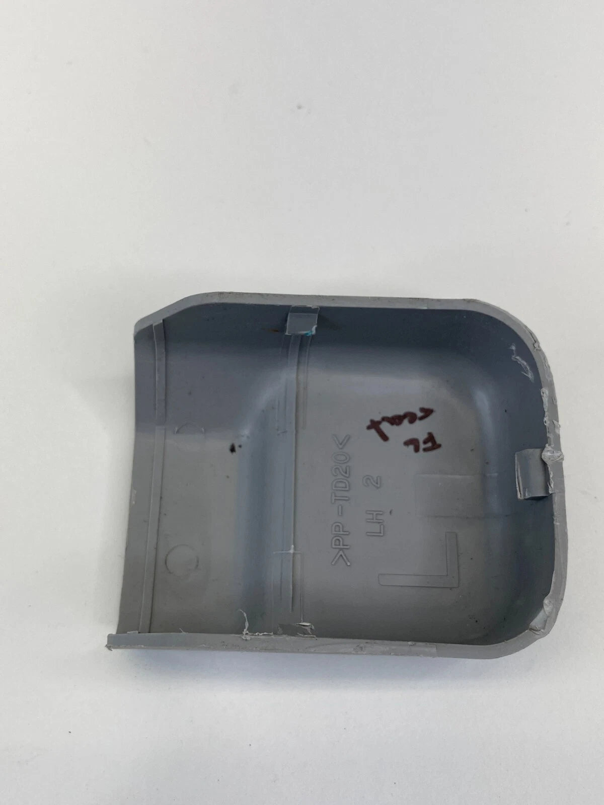 2006-2008 HYUNDAI SONATA SEDAN RIGHT INNER SIDE FRONT LEFT SEAT TRACK COVER TRIM