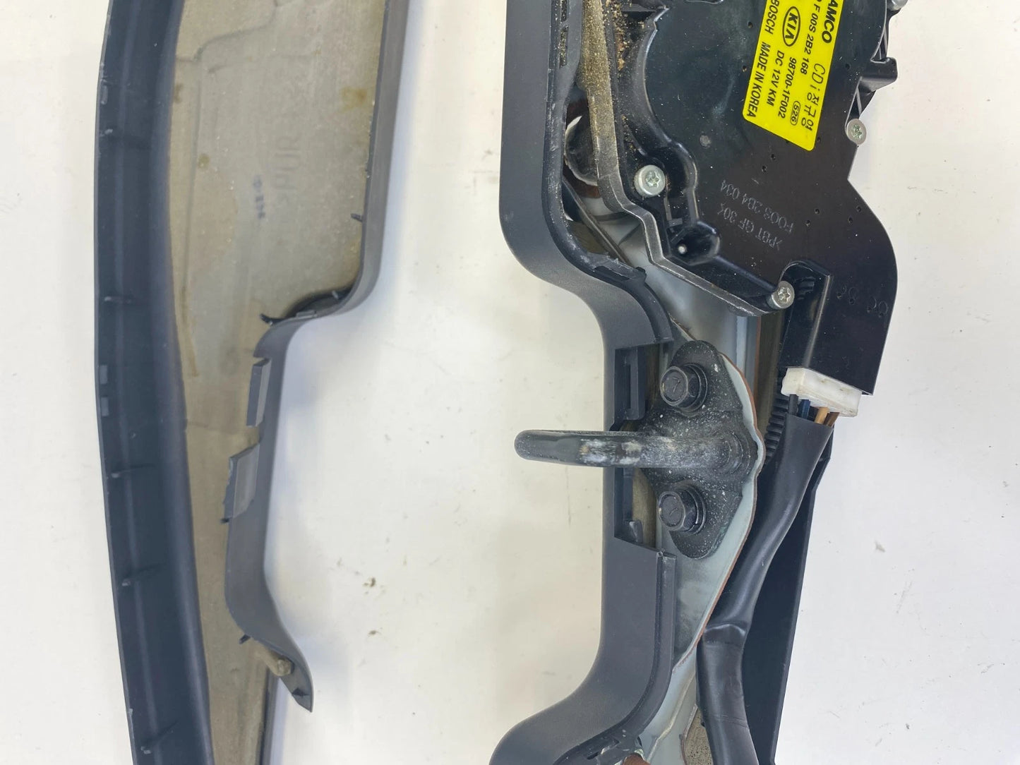 05-10 KIA SPORTAGE REAR WINDSHIELD WIPER MOTOR ASSEMBLY W/ COVER 987001F002 OEM