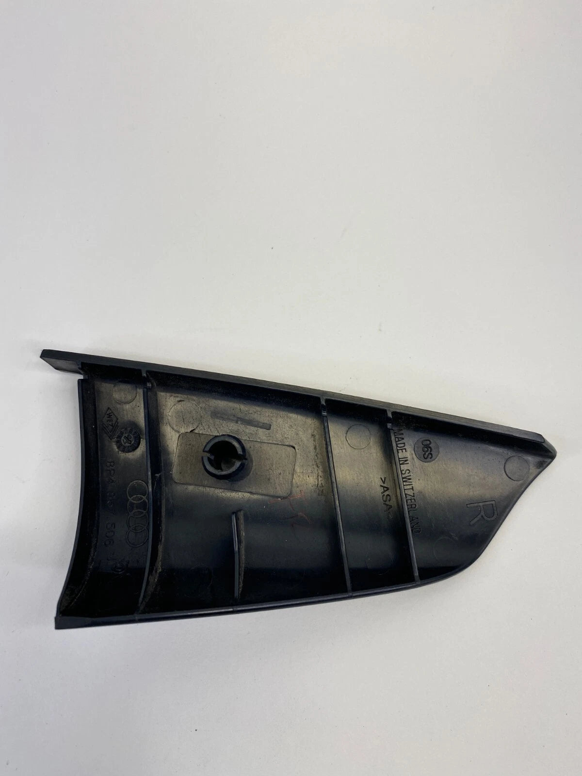 06-13 AUDI A3 FRONT RIGHT DOOR INTERIOR CORNER COVER TRIANGLE TRIM 8P4-857-506