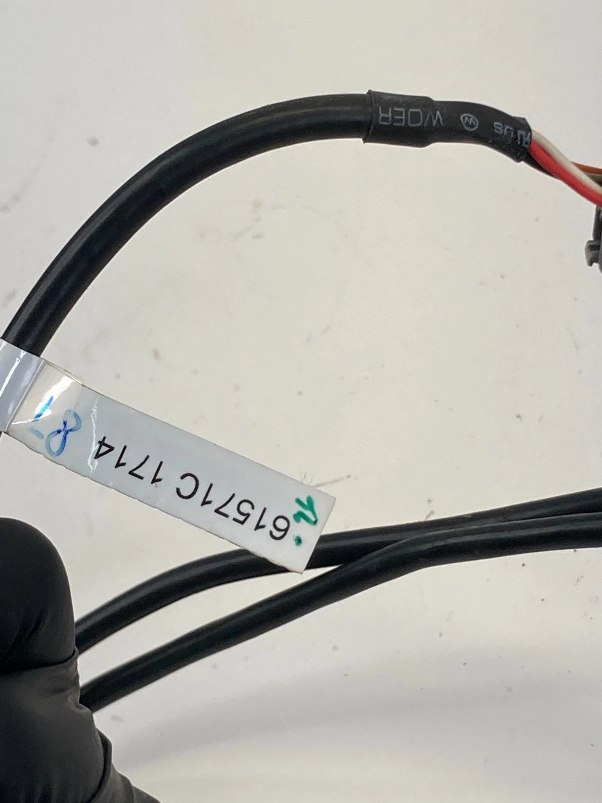 2013-2016 Dodge Dart Center Console USB Auxiliary Port Socket 68086690AE OEM