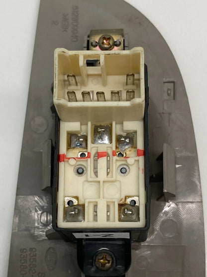 2001-2006 HYUNDAI ELANTRA REAR RIGHT BACK SIDE WINDOW CONTROL SWITCH 93582-2D200