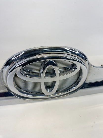 2003 2004 Toyota Avalon Rear Trunk Lid Molding Handle Garnish 76801-07010 OEM