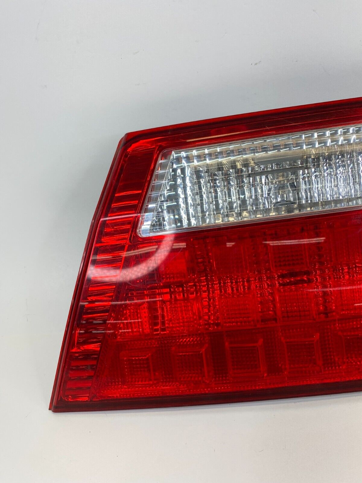 2005-2007 Honda Odyssey Rear Right Inner Trunk Lid Liftgate Tail Light Taillight