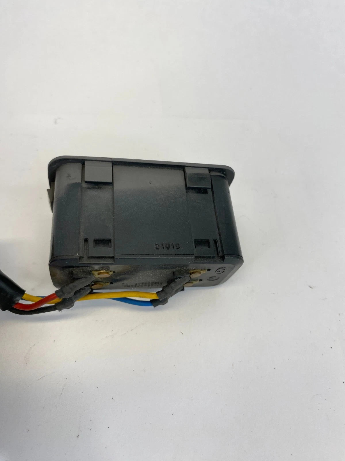 2011-2014 HYUNDAI SONATA DASHBOARD TRUNK LID RELEASE SWITCH BUTTON GRAY OEM