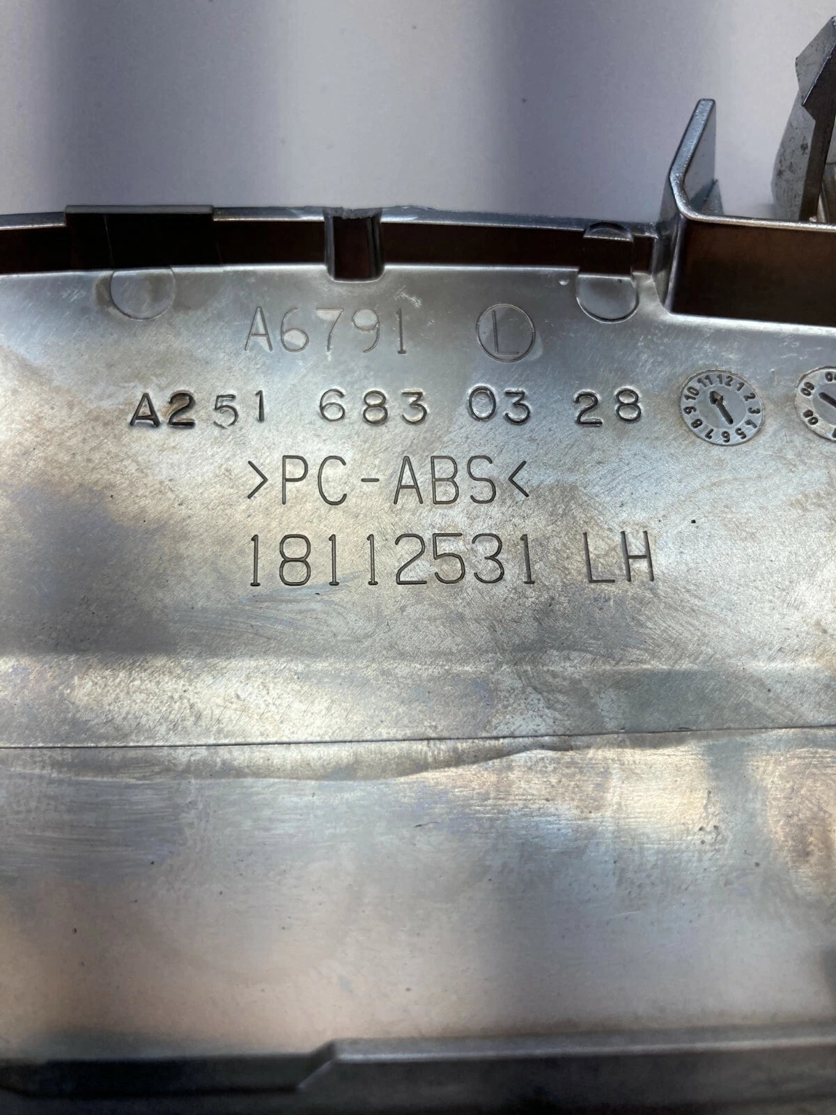 2006-2012 MERCEDES-BENZ R 350 CENTER CONSOLE REAR LEFT DRIVER SIDE BEZEL TRIM