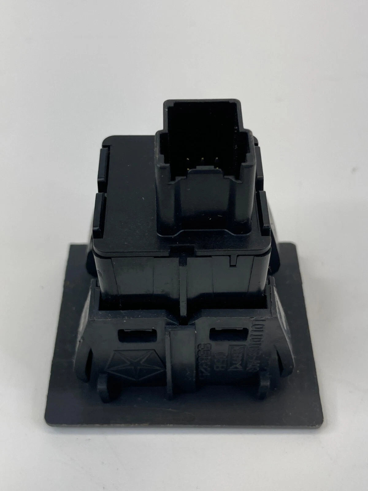 08-10 CHRYSLER TOWN & COUNTRY POWER INVERTER SWITCH BUTTON W/ TRIM L0110163A03