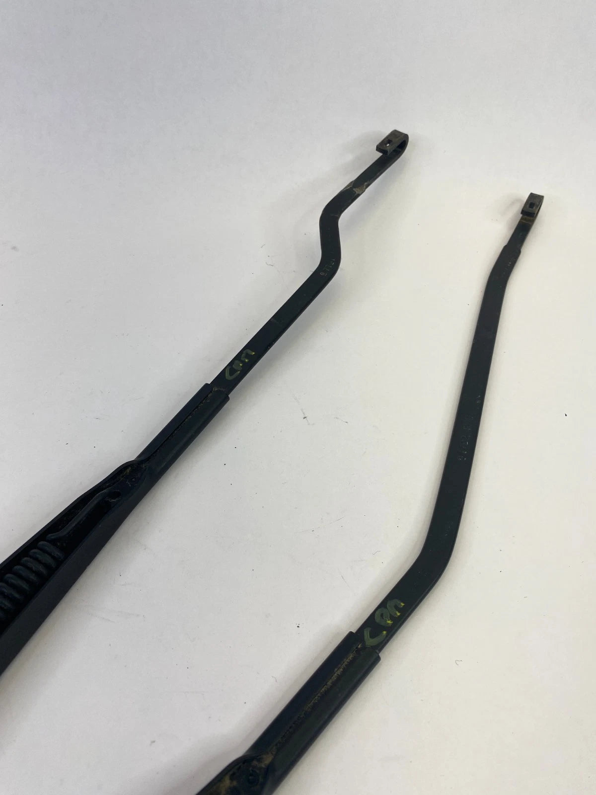 2010-2013 KIA FORTE FRONT LEFT AND RIGHT WINDSHIELD WIPER ARM SET 97791-KWB OEM