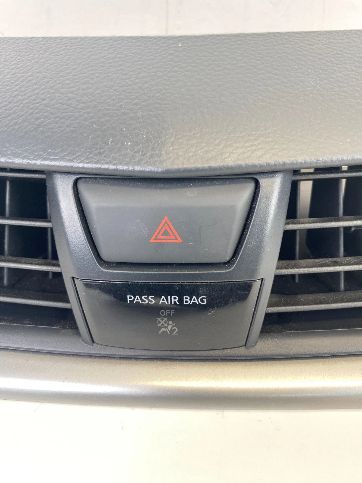 2016-2018 Nissan Altima Dash Center A/C Air Vent Grille Trim Panel 68750-9HS0A