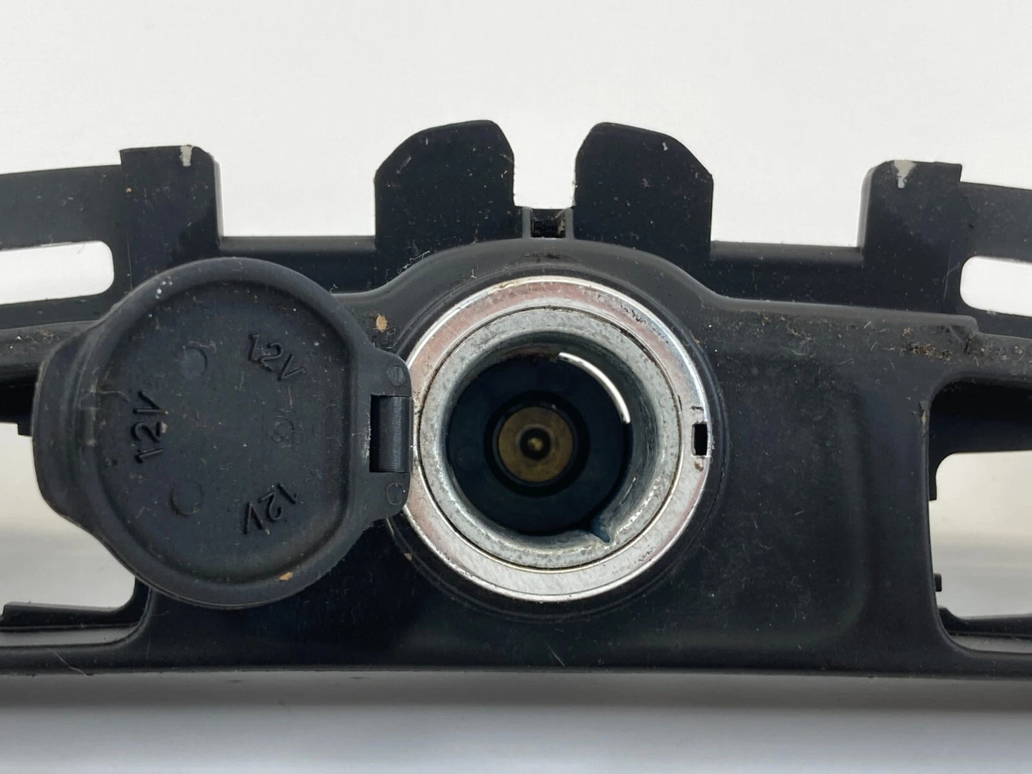 13-15 CHEVY MALIBU LOWER CENTER DASH HAZARD TRACTION SWITCH LIGHTER BEZEL TRIM