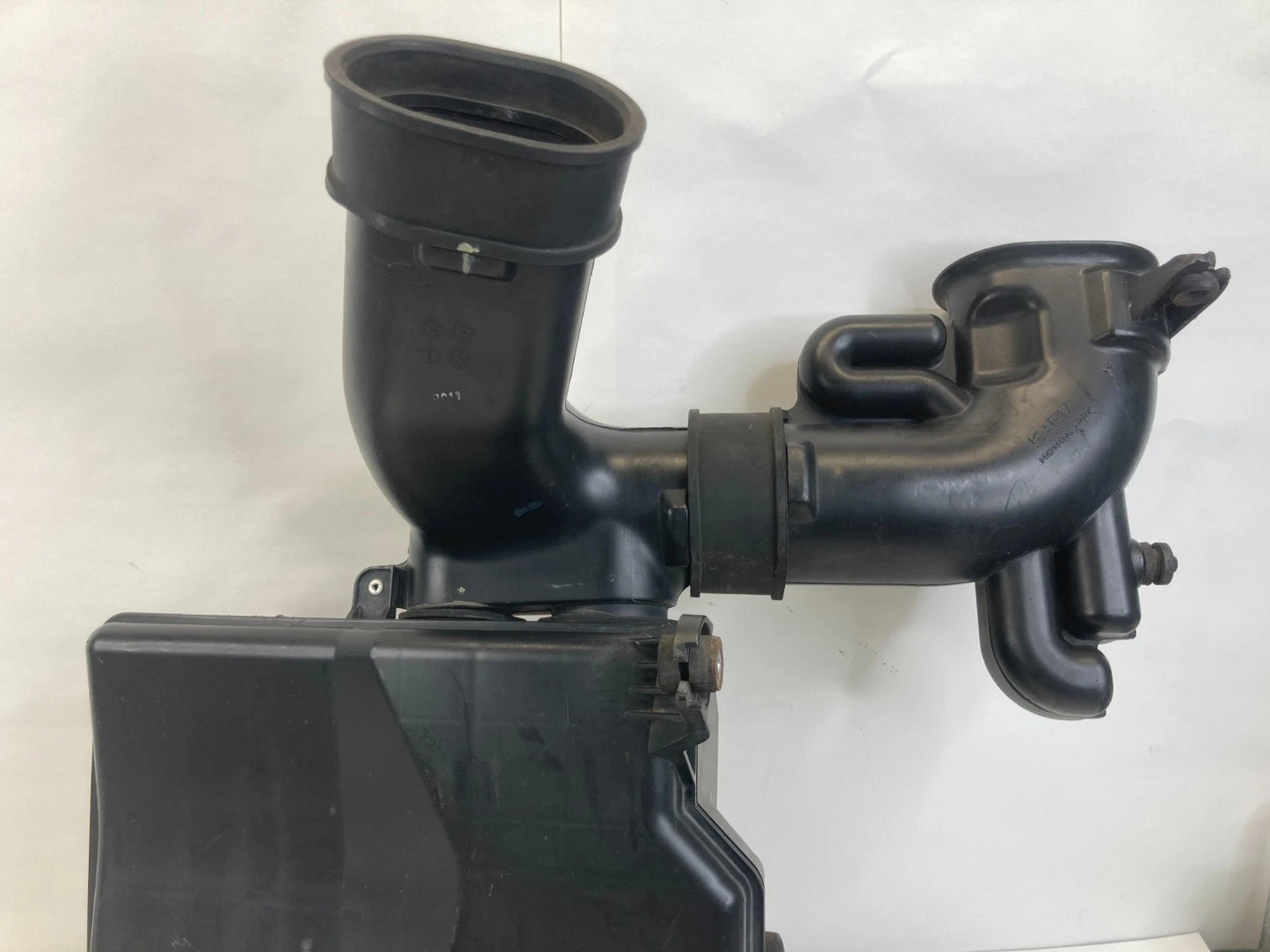 2005-2010 HONDA ODYSSEY AIR CLEANER FILTER BOX HOUSING RESONATOR OEM