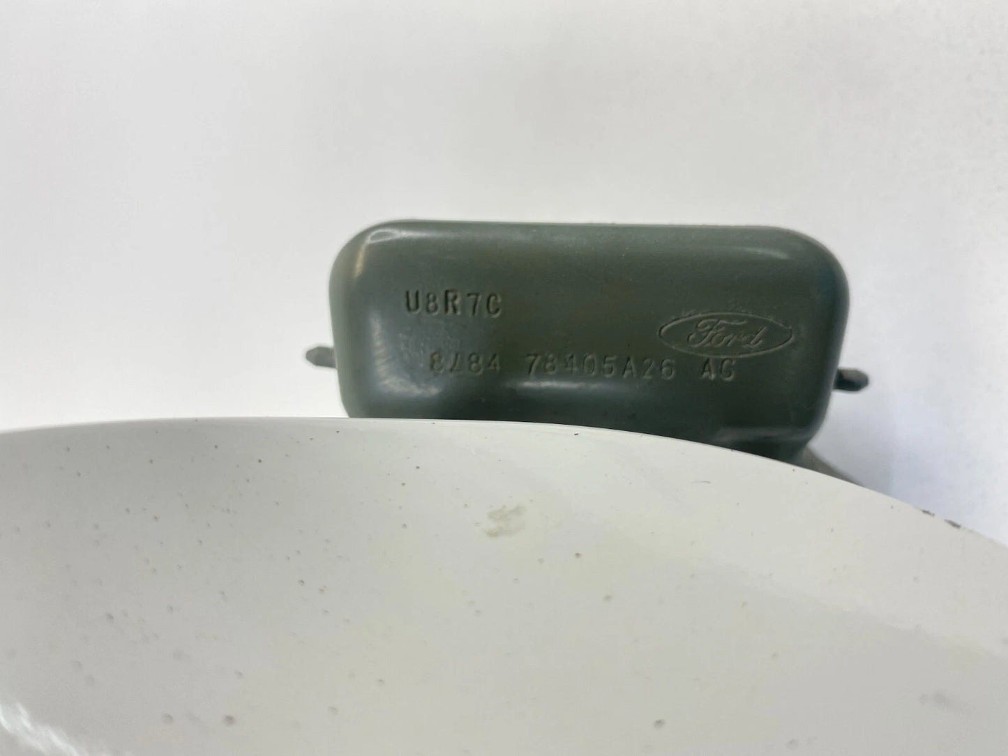 08-11 MERCURY MARINER 08-12 FORD ESCAPE TANK FILLER GAS LID COVER 8L8478405A26