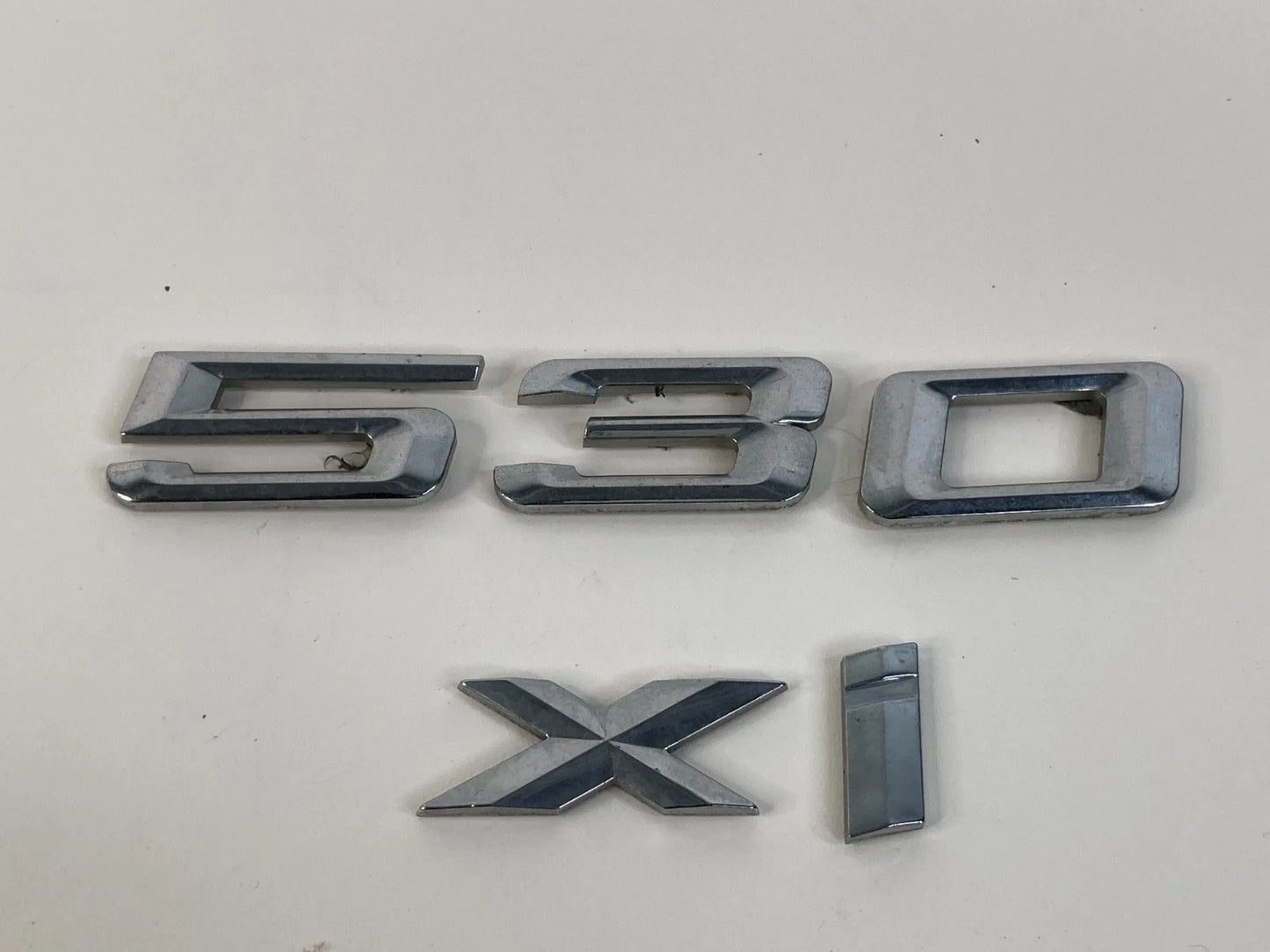 2006 2007 06 07 BMW 530XI REAR BACK SIDE EMBLEM TRUNK LOGO BADGE SYMBOL ASSY OEM