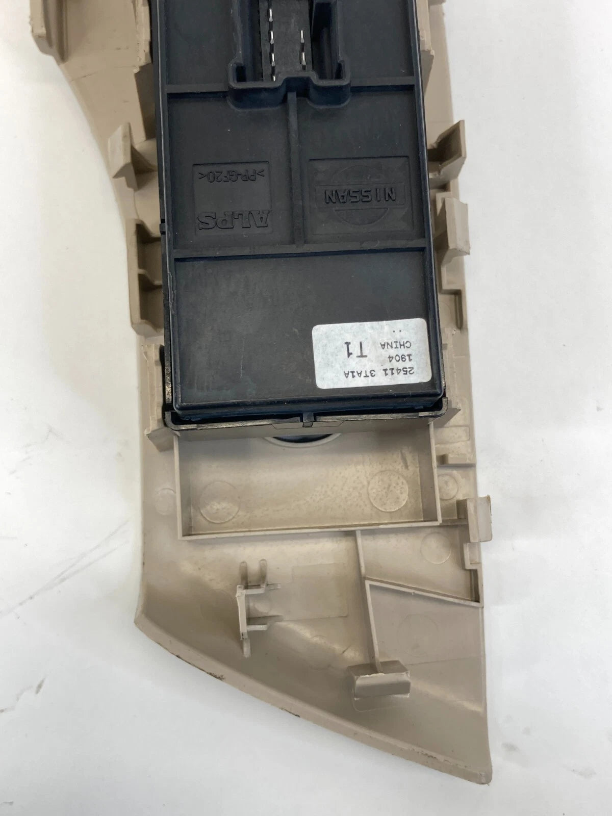 2013-2018 NISSAN ALTIMA FRONT RIGHT WINDOW LOCK SWITCH W/ BEZEL 25411-3TA1A OEM