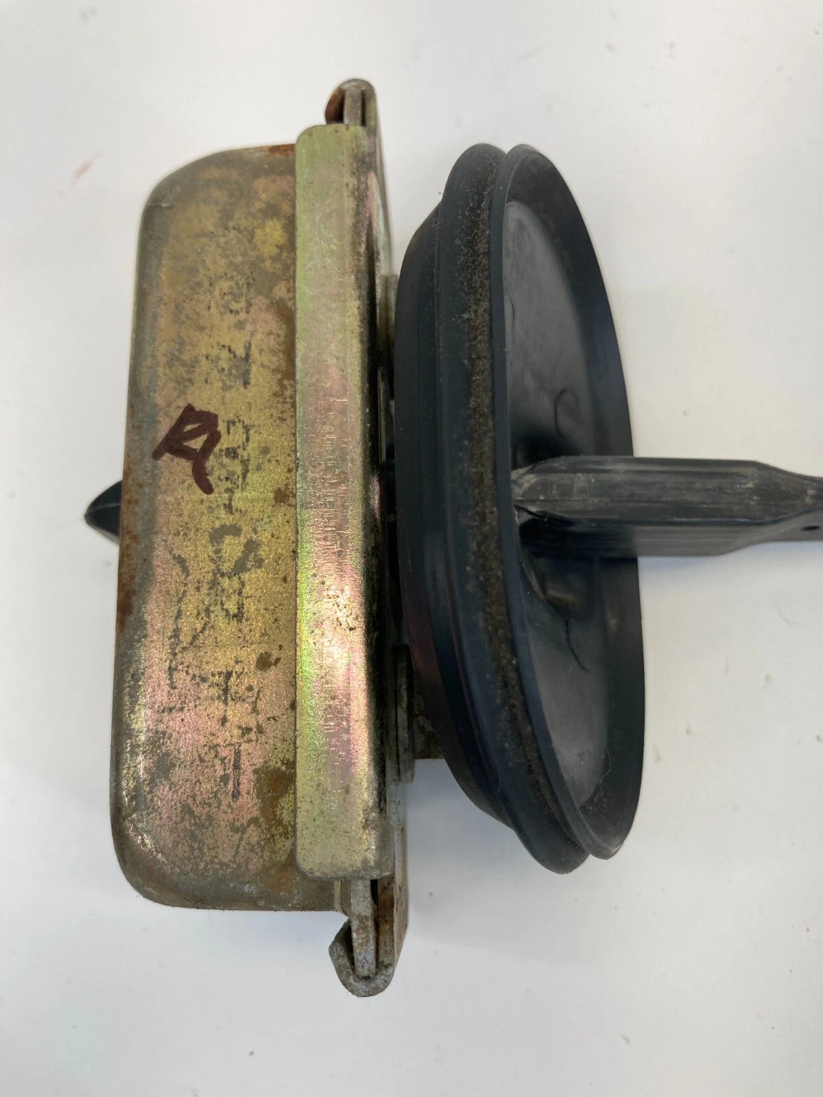 2000-2006 CHEVY TAHOE REAR LEFT SIDE DOOR CHECK STOP STOPPER DETENT 15173409 OEM