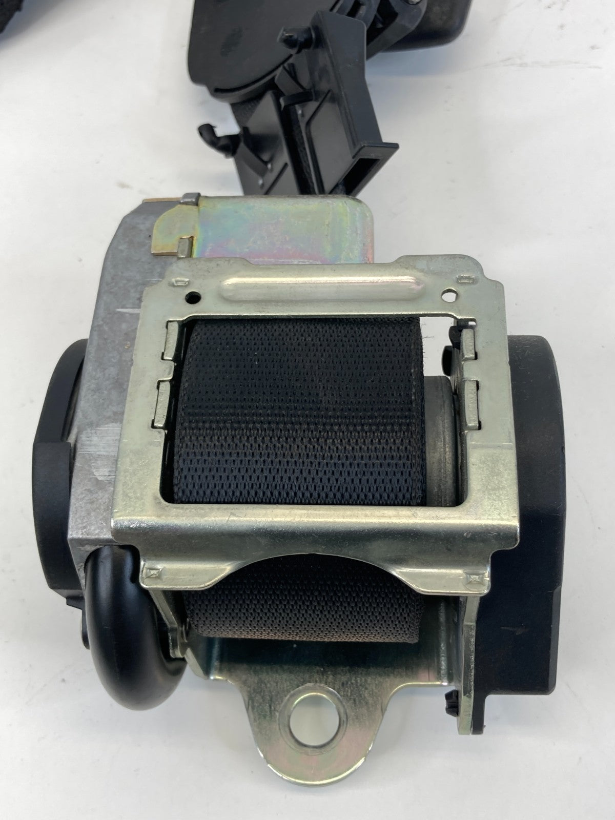 2006 Mercedes-Benz CLS500 Front Right Passenger Side Seat Belt Reatactor OEM