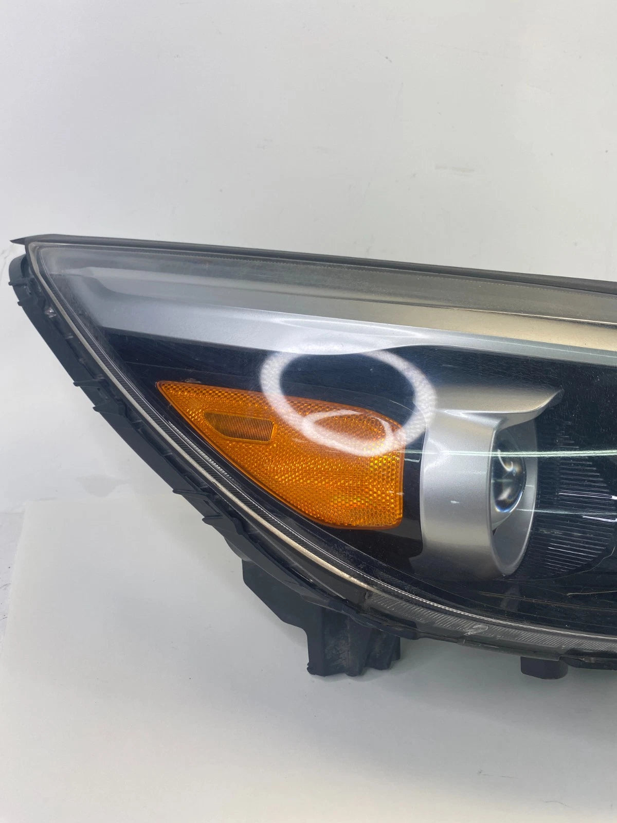 2015-2018 KIA SEDONA RIGHT PASSENGER SIDE HEADLIGHT HEADLAMP HALOGEN OEM