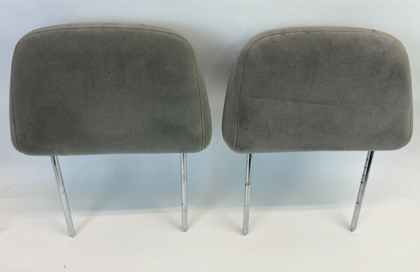 2000-2005 Chevrolet Impala Front Seat Headrest Left & Right Head Rest Pair Set