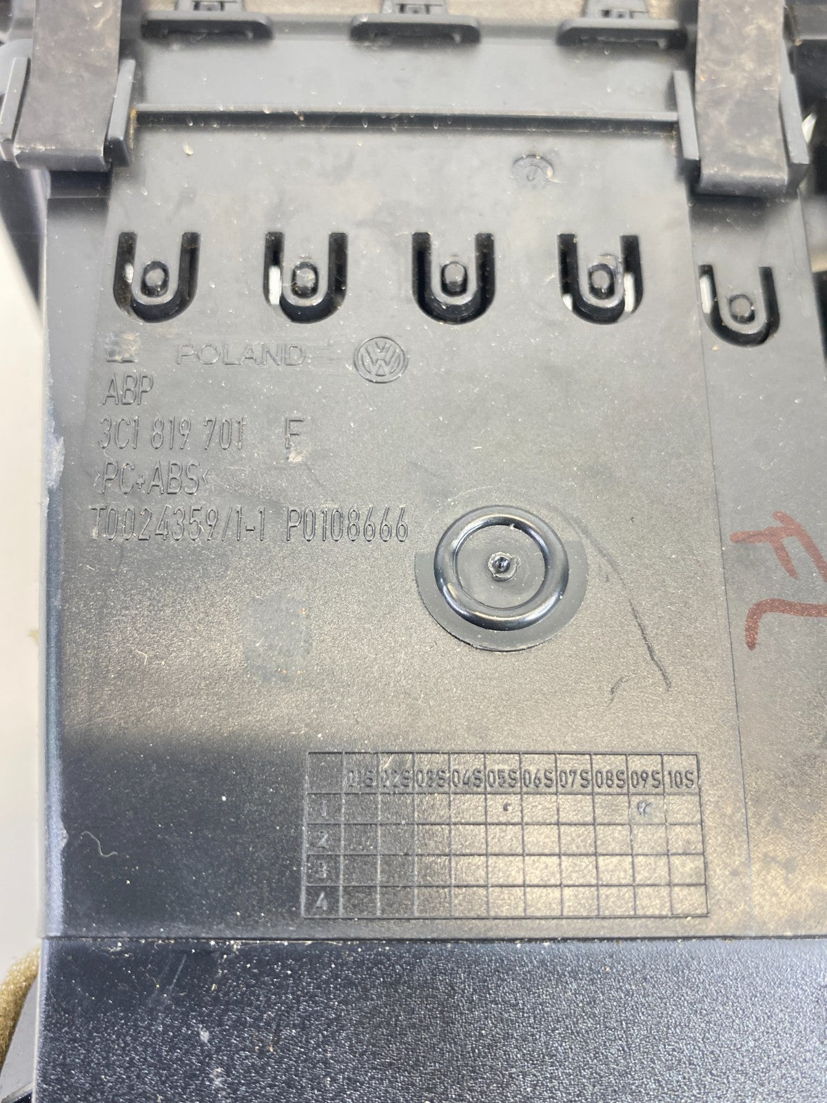 2009-2011 Volkswagen CC Front Left Side Outer Dash Air Vent Grille 3C1-819-701F