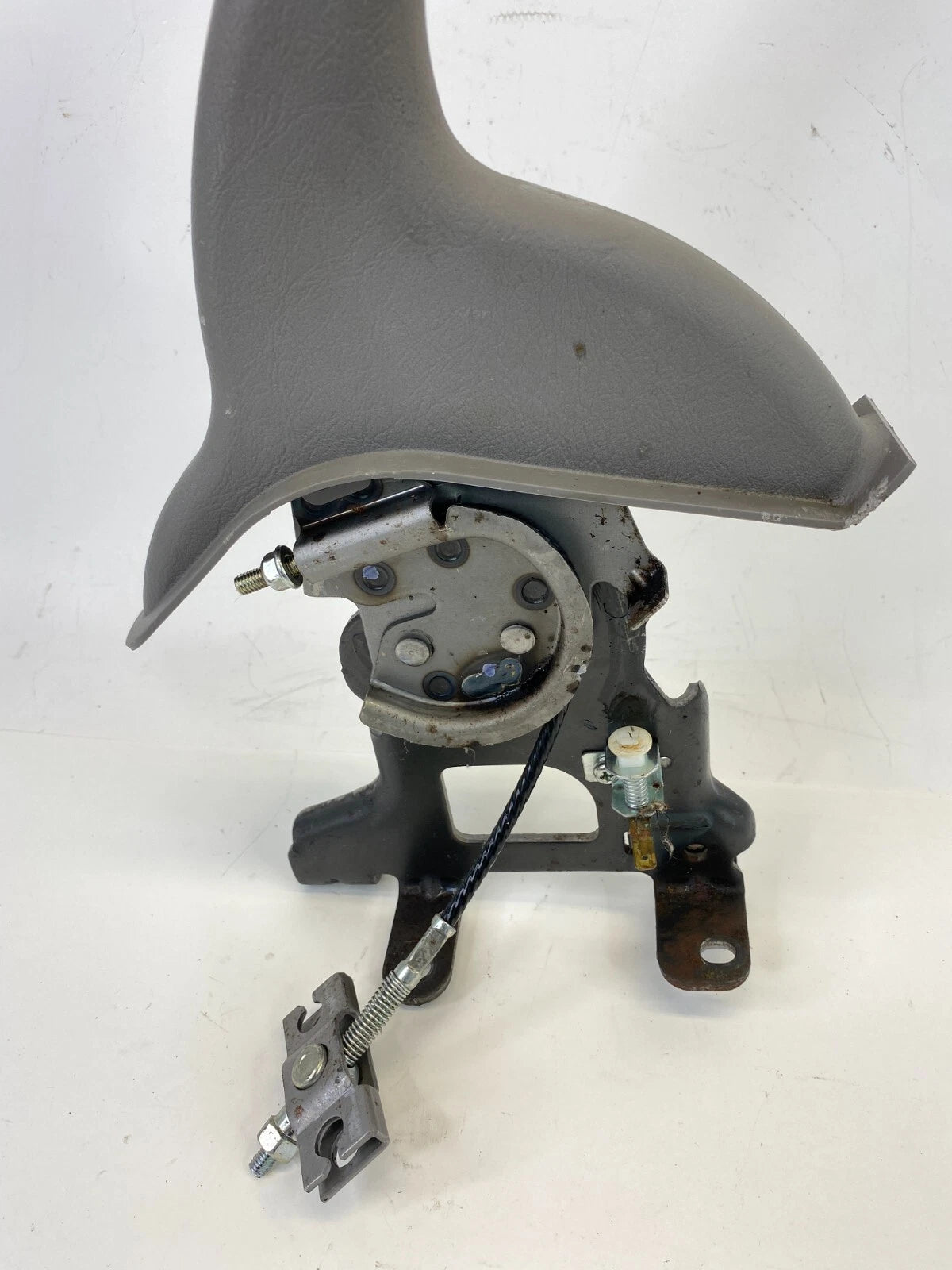 2006-2009 HYUNDAI TUCSON EMERGENCY PARKING BRAKE HANDLE LEVER ASSY GRAY OEM
