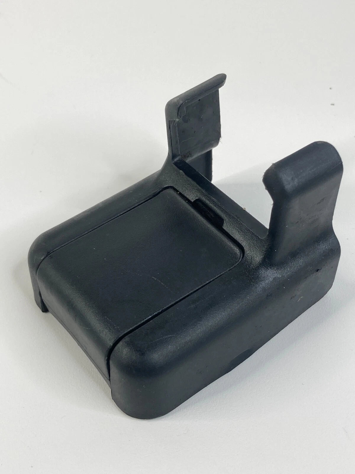 2011-2014 HYUNDAI SONATA FRONT SEAT TRACK FLOOR COVER TRIM END CAP BEZEL OEM