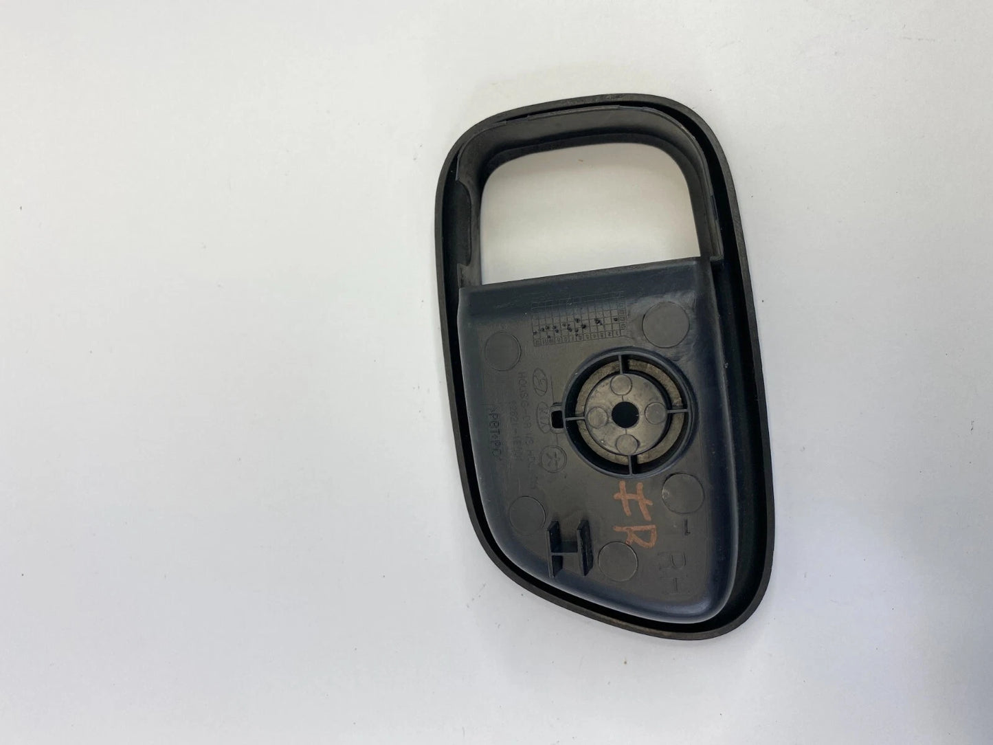 06-11 HYUNDAI ACCENT FRONT RIGHT INNER DOOR HANDLE COVER BEZEL TRIM 82621-1E001