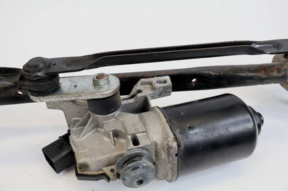 06-11 KIA RIO FRONT WINDSHIELD WIPER MOTOR AND LINKAGE ASSEMBLY OEM 98110-1G000