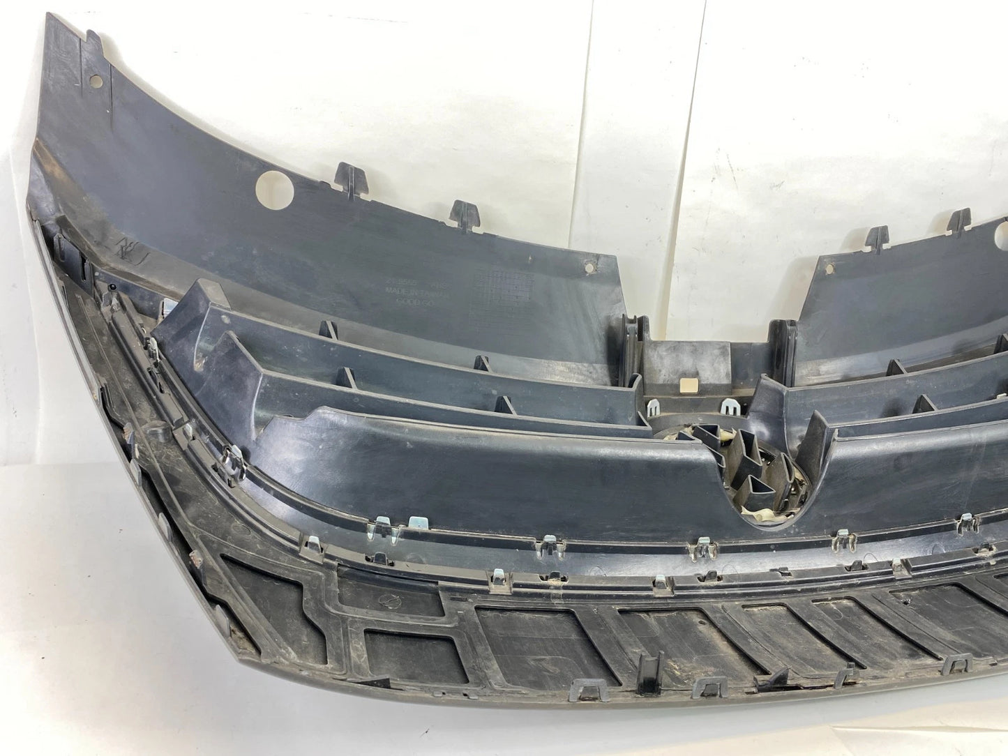 2009-2012 VW VOLKSWAGEN CC FRONT BUMPER UPPER GRILLE CHROME MOULDING OEM