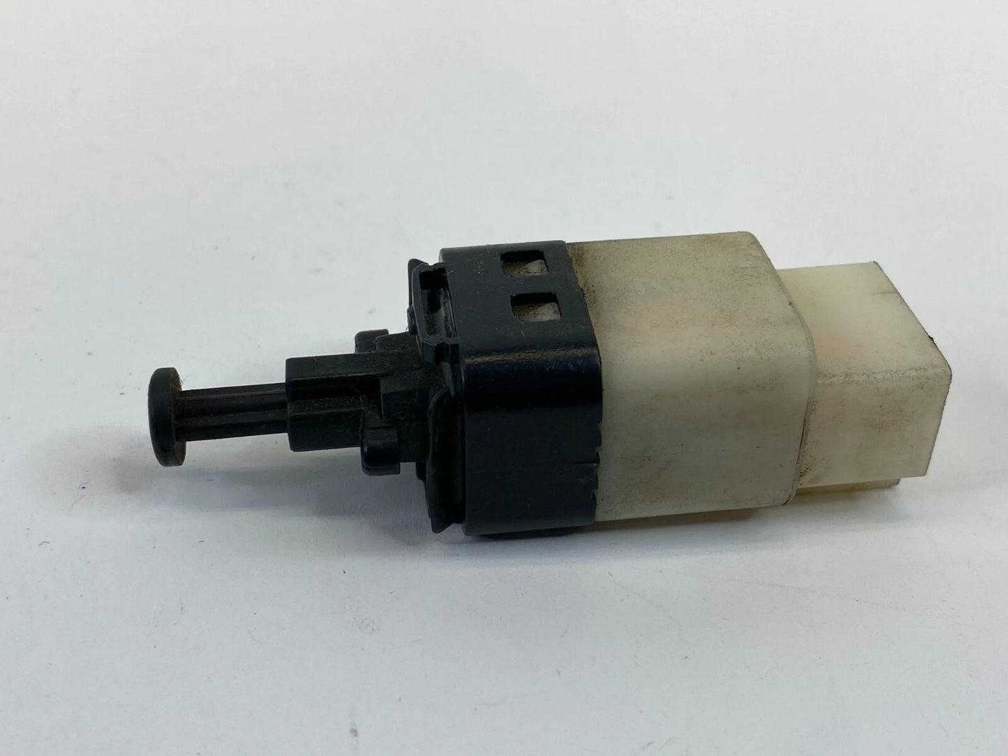 2007-2011 CHEVROLET AVEO5 BRAKE LIGHT STOP LAMP STOPLAMP SWITCH BUTTON OEM