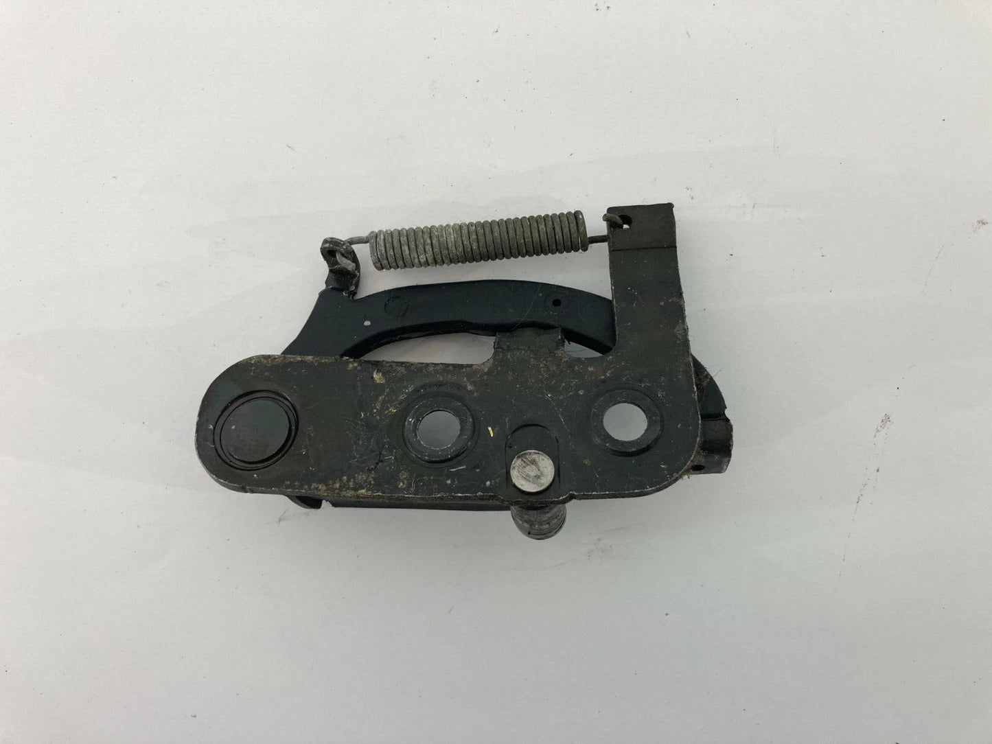 98-10 VW VOLKSWAGEN NEW BEETLE HATCHBACK REAR TRUNK LIFTGATE STRIKER PLATE OEM