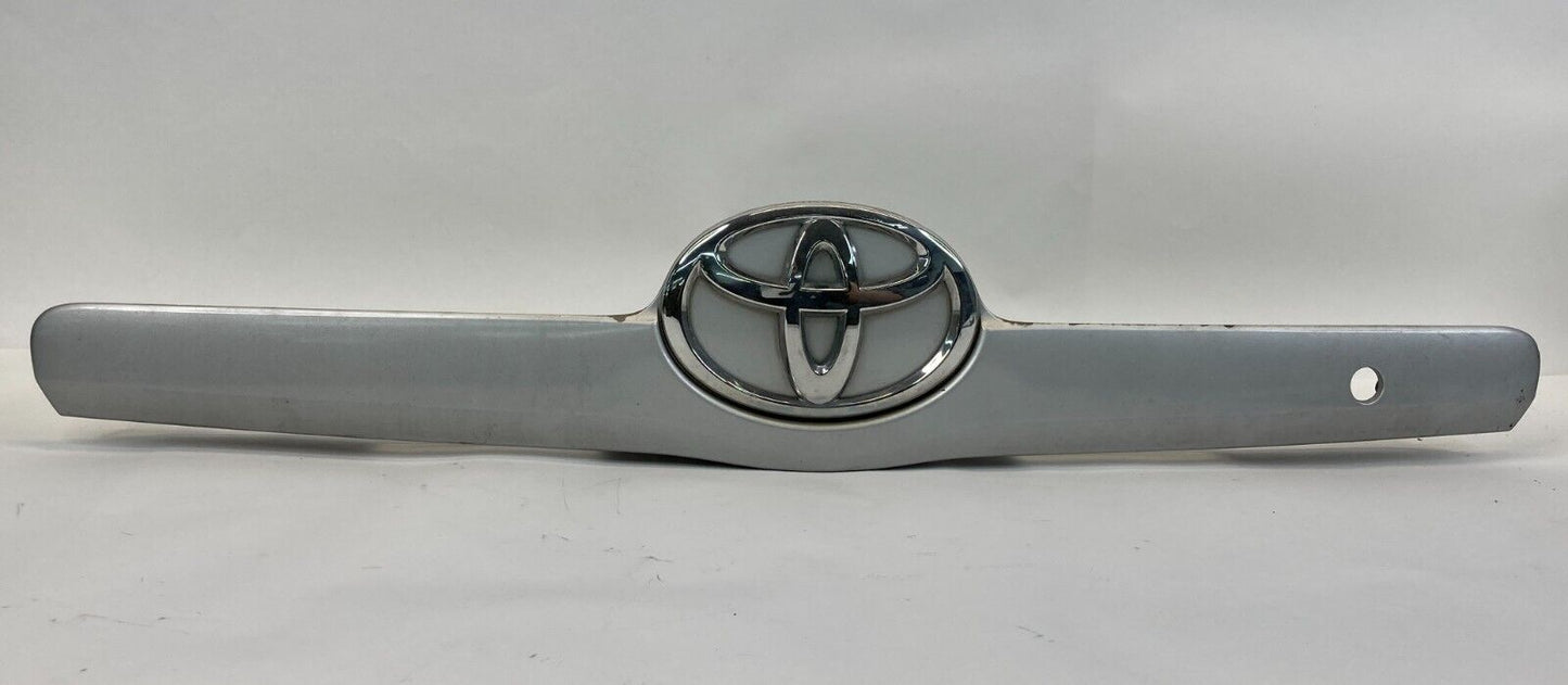 2007-2011 Toyota Camry Sedan Rear Trunk Lid Molding Panel Garnish W/ Emblem OEM