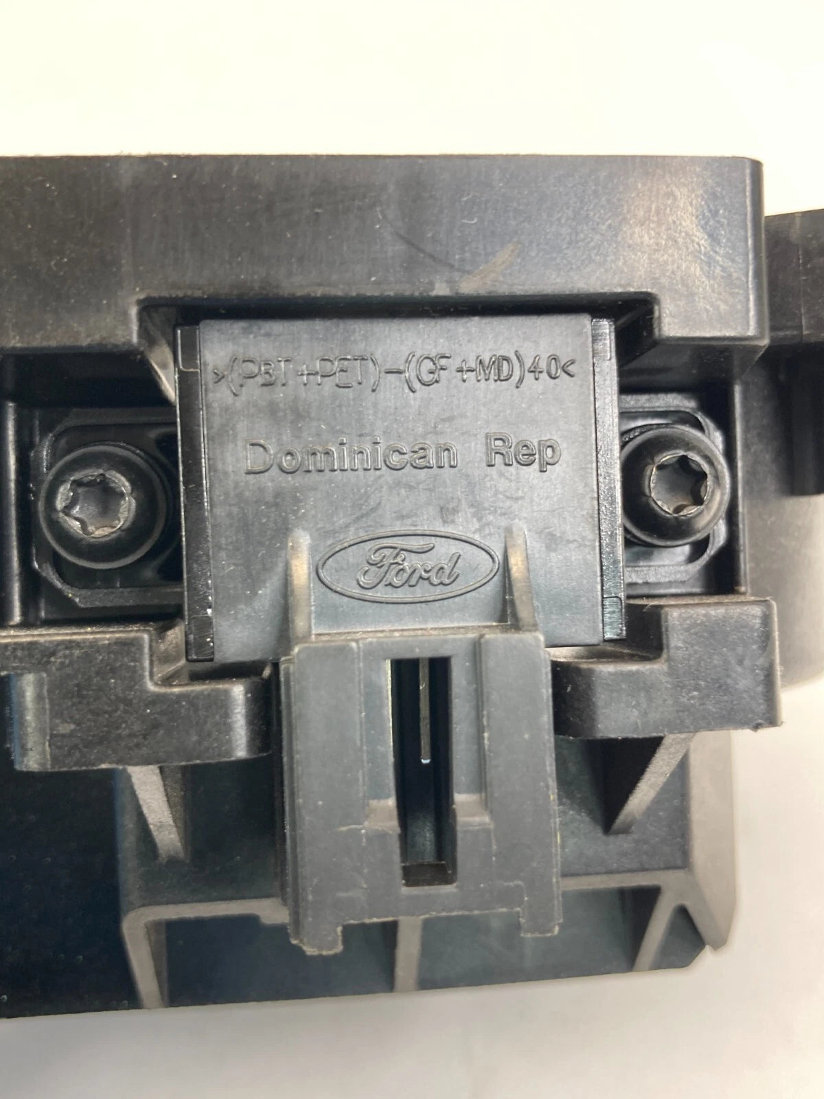 2010-2012 LINCOLN MKT STEERING COLUMN SWITCH HOUSING COVER BE9T-14B522-BAW OEM