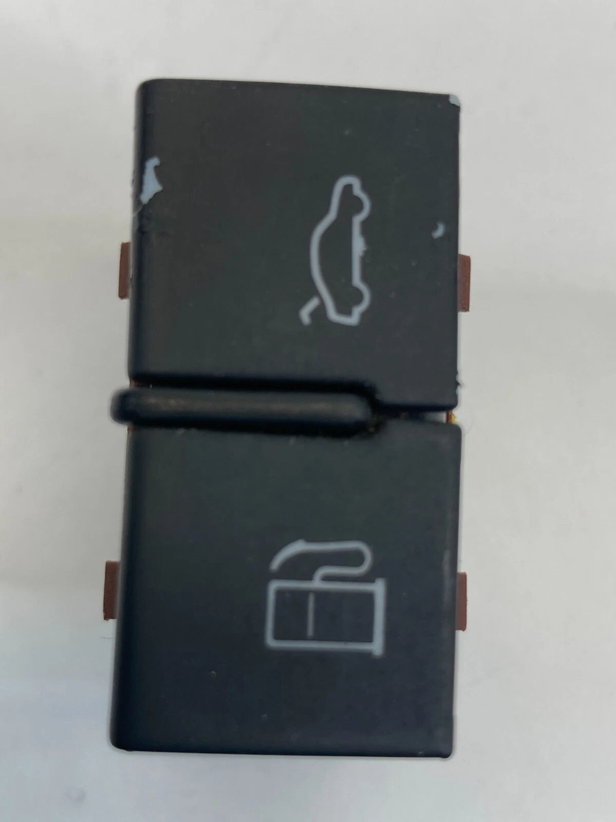2005-2011 AUDI A6 OPENER TRUNK RELASE & FUEL DOOR CONTROL SWITCH 4F0959833A OEM
