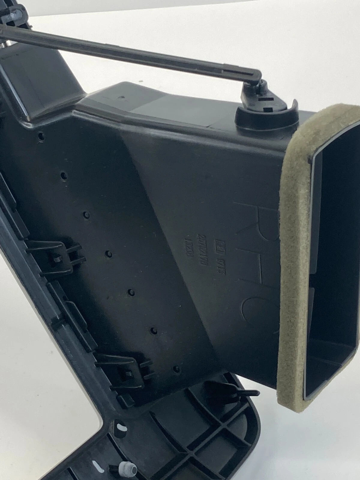 2008-2011 CADILLAC STS CENTER DASH RADIO BEZEL TRIM PANEL AIR VENTS 25875526 OEM