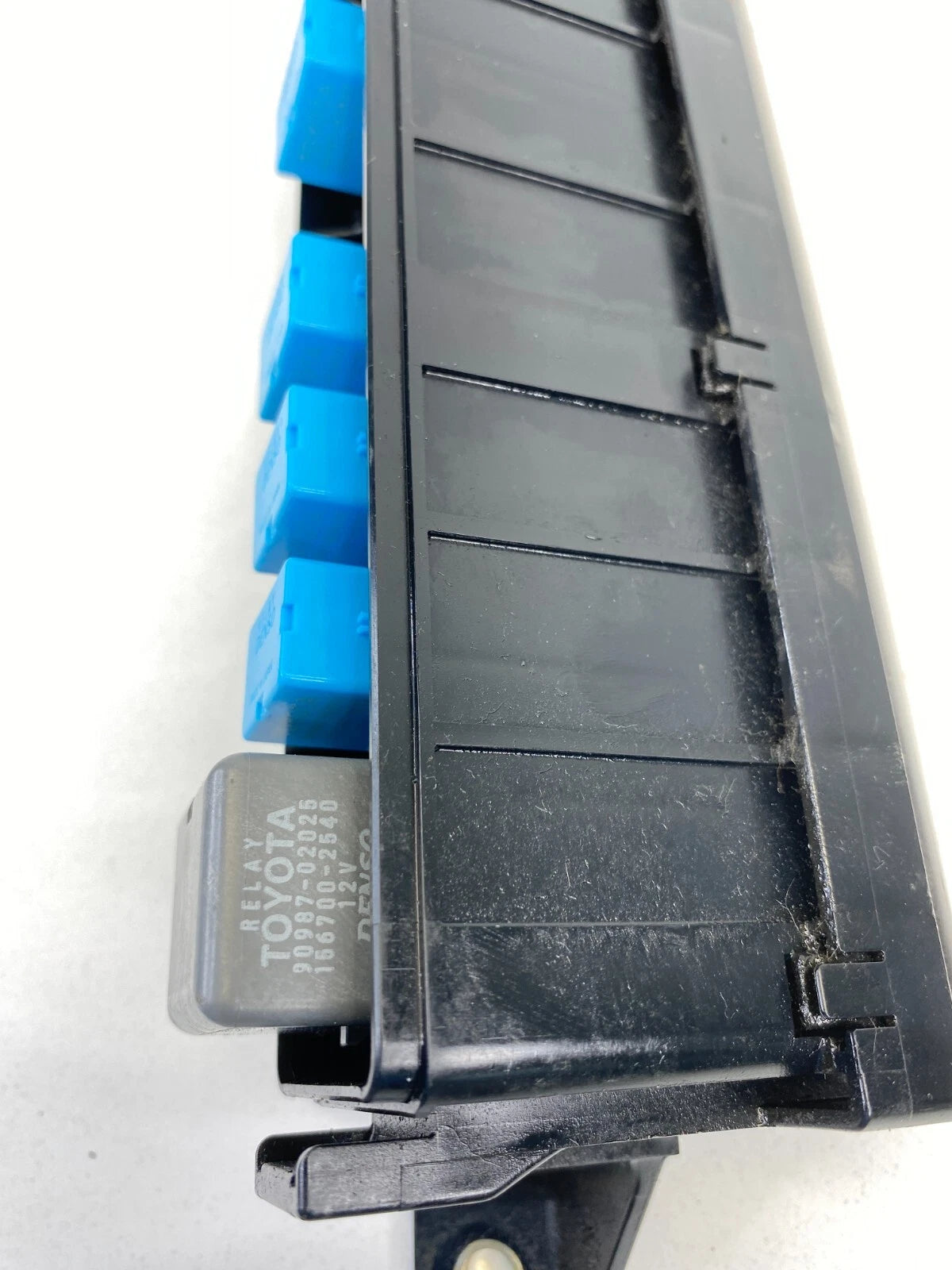 2004-2009 TOYOTA PRIUS 1.5L UNDERHOOD SMALL FUSE RELAY BOX 7107-XA1