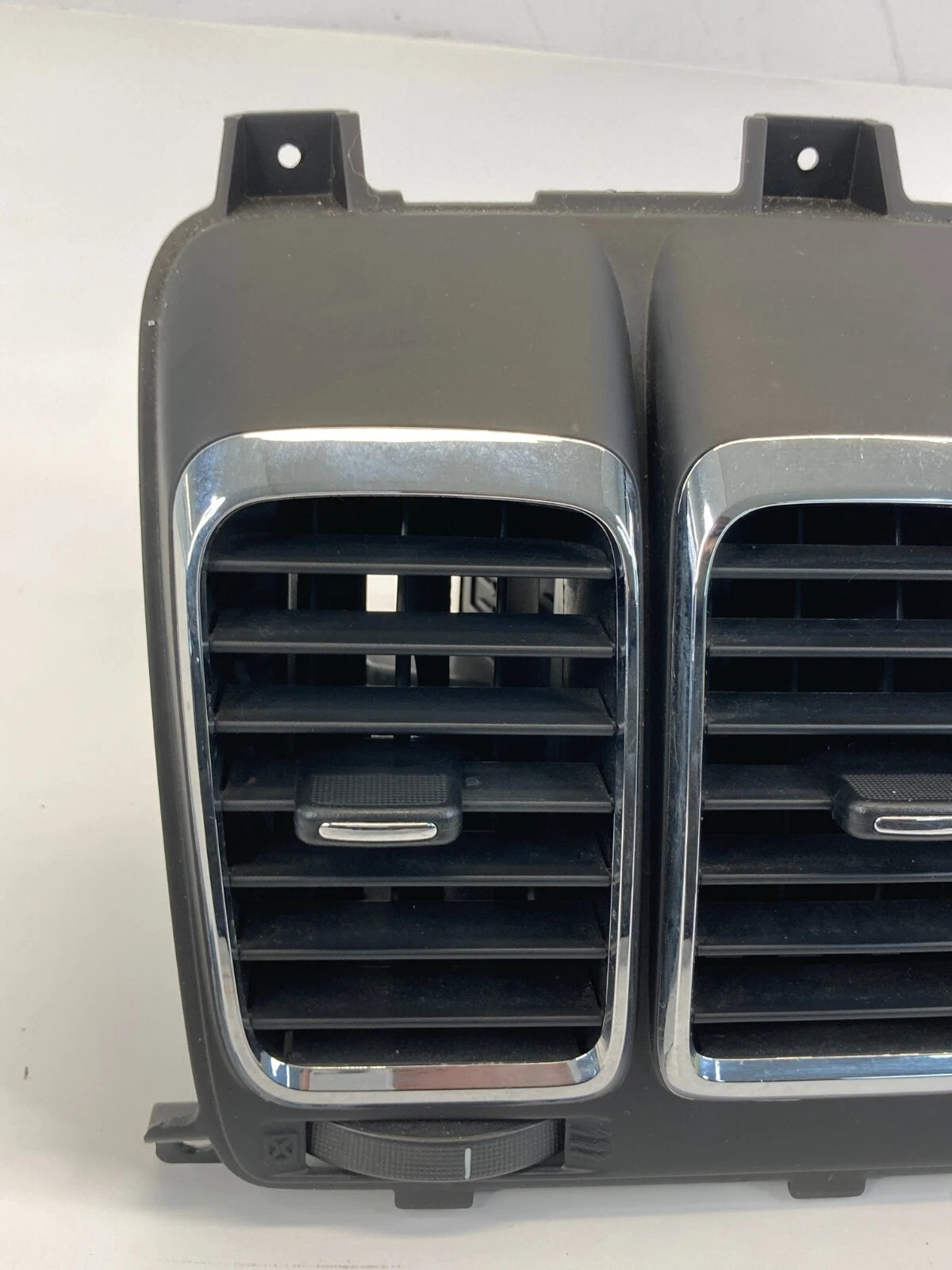 2007-2012 GMC ACADIA CENTER DASH AC AIR VENT GRILLE TRIM PANEL 20829314 OEM