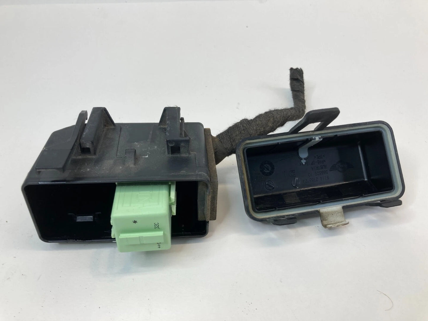 2007-2015 MINI COOPER 1.6L L4 16V TURBO ENGINE COMPARTMENT FUSE RALAY BOX BLOCK