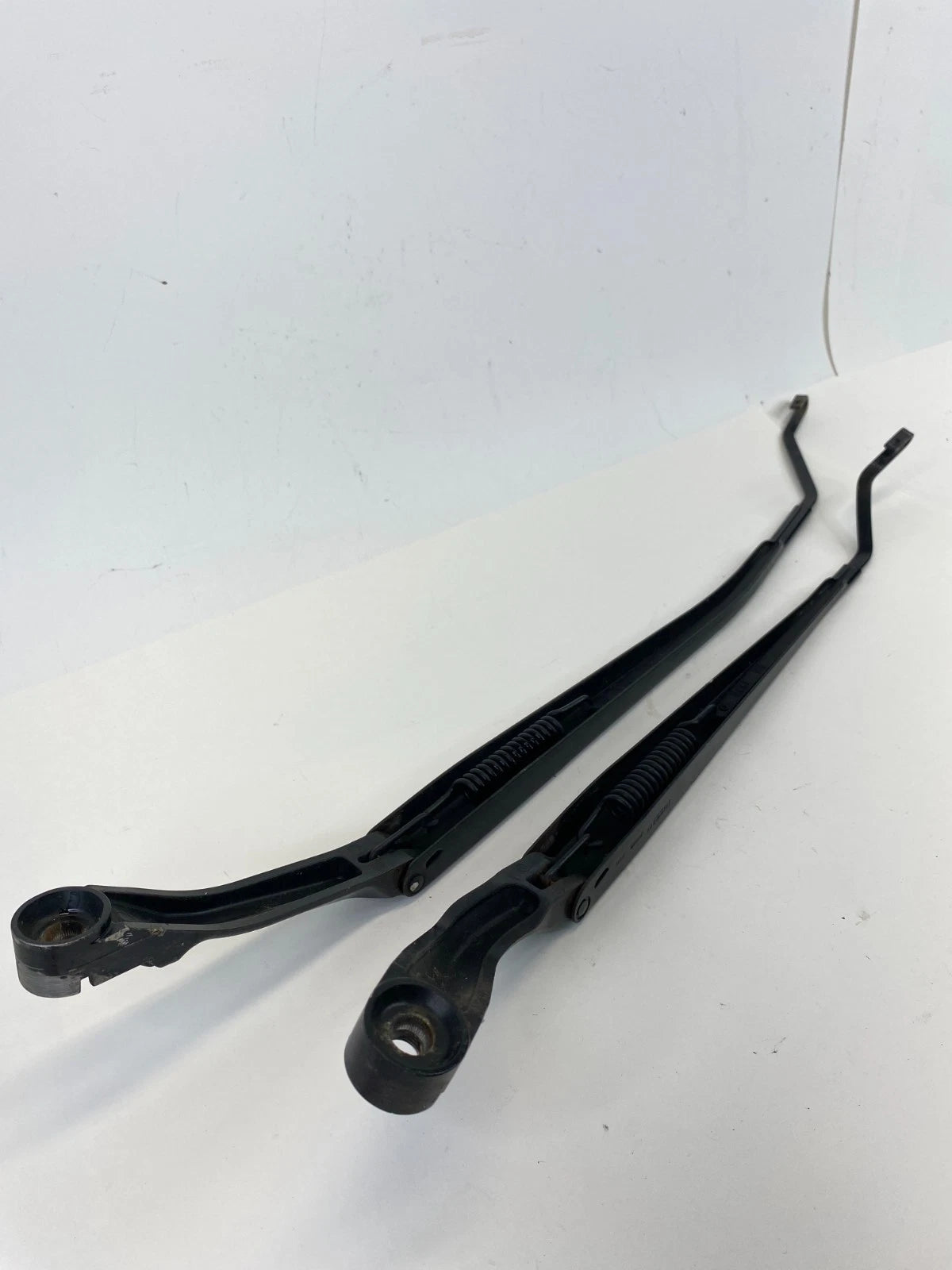 2006-2010 INFINITI M35 M45 FRONT WINDSHIELD WIPER ARM PAIR SET LEFT & RIGHT OEM