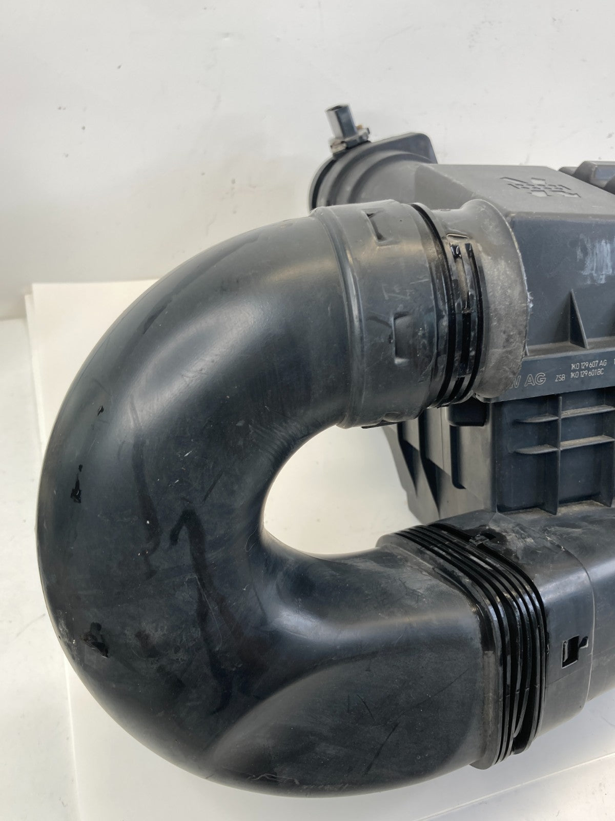 2009-2017 VW CC 2.0L L4 Air Intake Box Filter Cleaner Duct Assembly 1K0129607AG