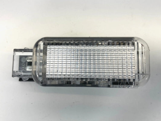 03-16 AUDI A4 QUATTRO FRONT RIGHT INNER DOOR COURTESY LIGHT LAMP 4B0947415A OEM