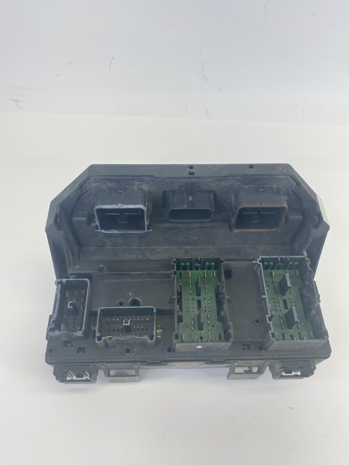 09 10 Volkswagen Routan 4.0L Integrated Power Engine Relay Fuse Box 04692302AB