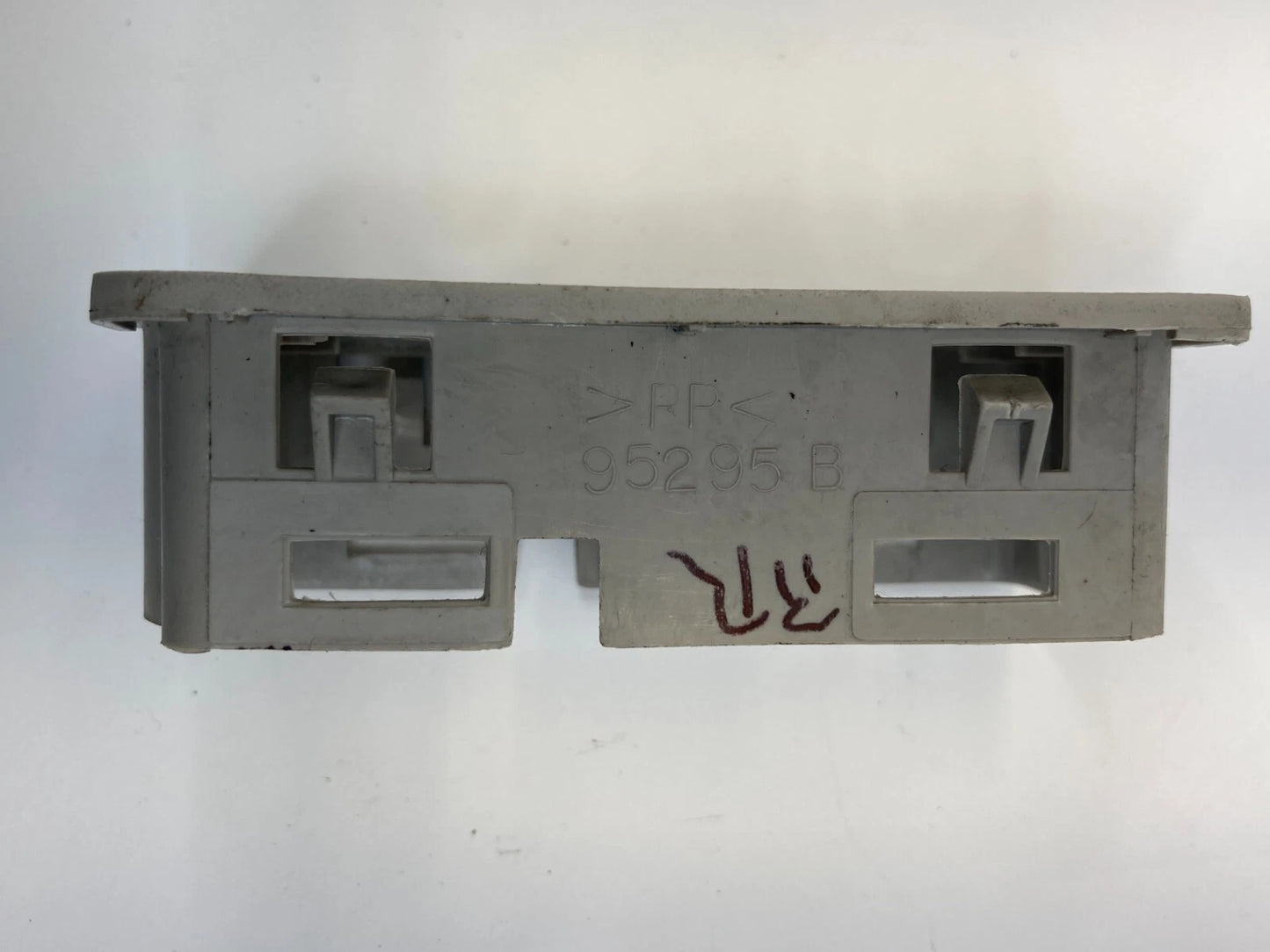 2006 2007 CHRYSLER 300 REAR RIGHT SIDE DOOR WINDOW SWITCH COVER BEZEL 1052530AB