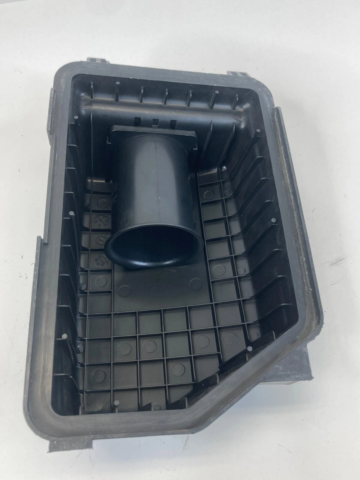 13 14 15 16 17 HYUNDAI ELANTRA GT AIR INTAKE BOX UPPER CLEANER HOUSING COVER OEM