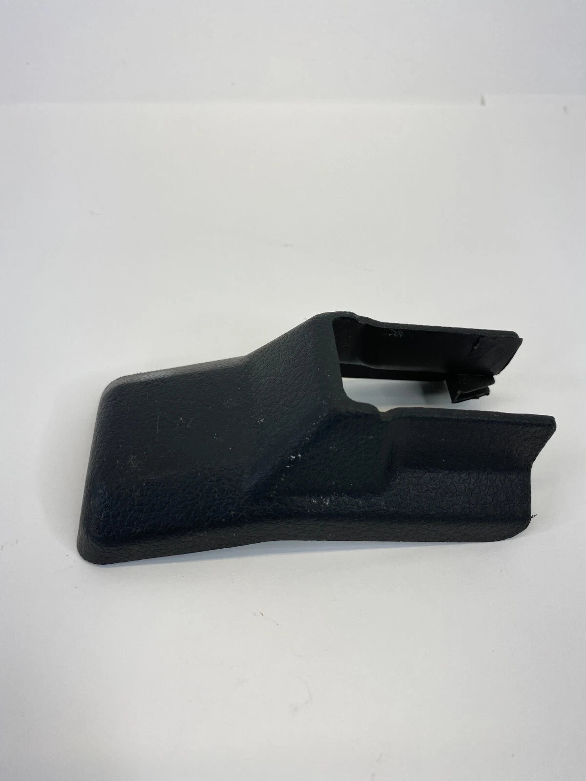 2004-2008 NISSAN MAXIMA FRONT RIGH SIDE LOWER SEAT TRACK TRIM COVER 875077Y000