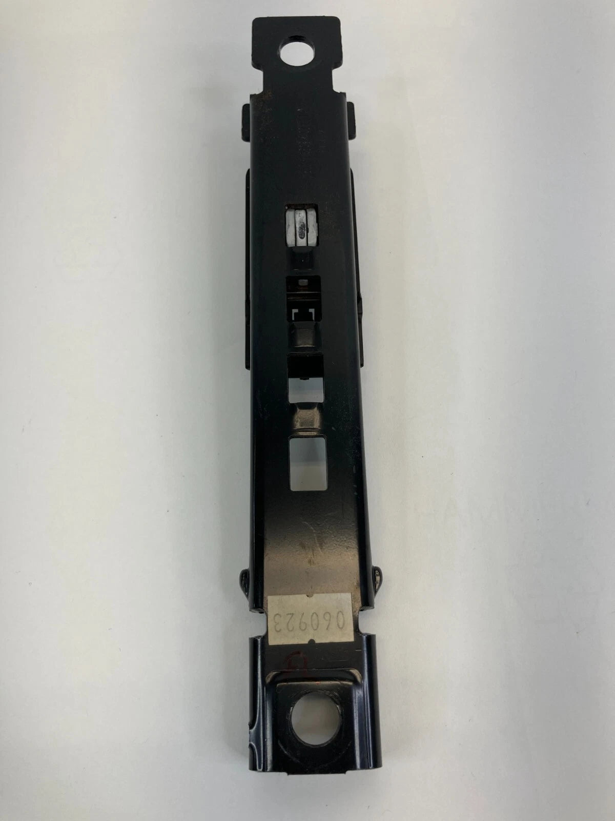 2007-2011 HYUNDAI ACCENT SEDAN LEFT SEAT BELT ADJUSTER ASSEMBLY 5116340E1A