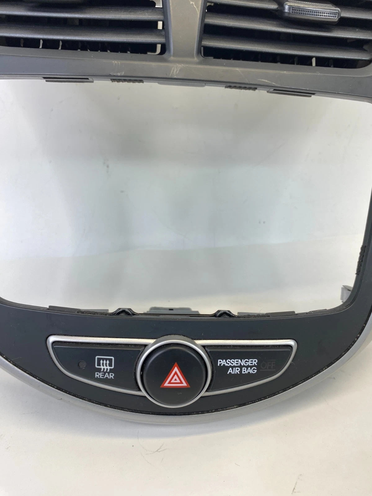 2012-2017 HYUNDAI ACCENT DASH RADIO BEZEL TRIM W/ AIR VENTS HAZARD SWITCH BUTTON