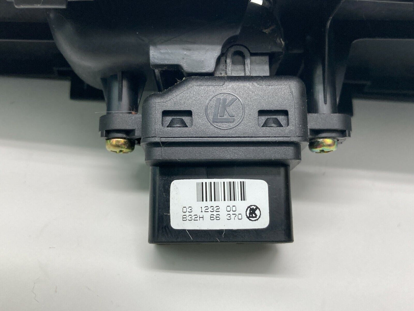 04 05 06 07 08 09 Mazda 3 Front Right Passenger Side Window Control Switch OEM